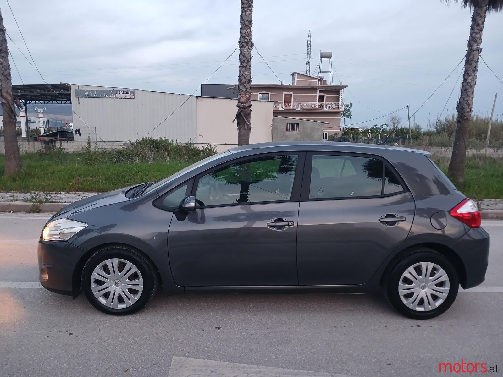 2010' Toyota Auris photo #6