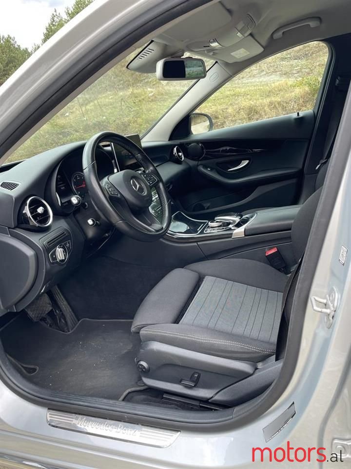 2015' Mercedes-Benz C 220 photo #2