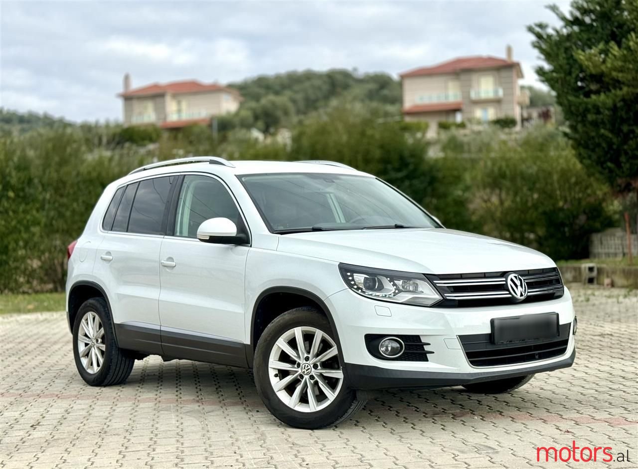 2015' Volkswagen Tiguan photo #6