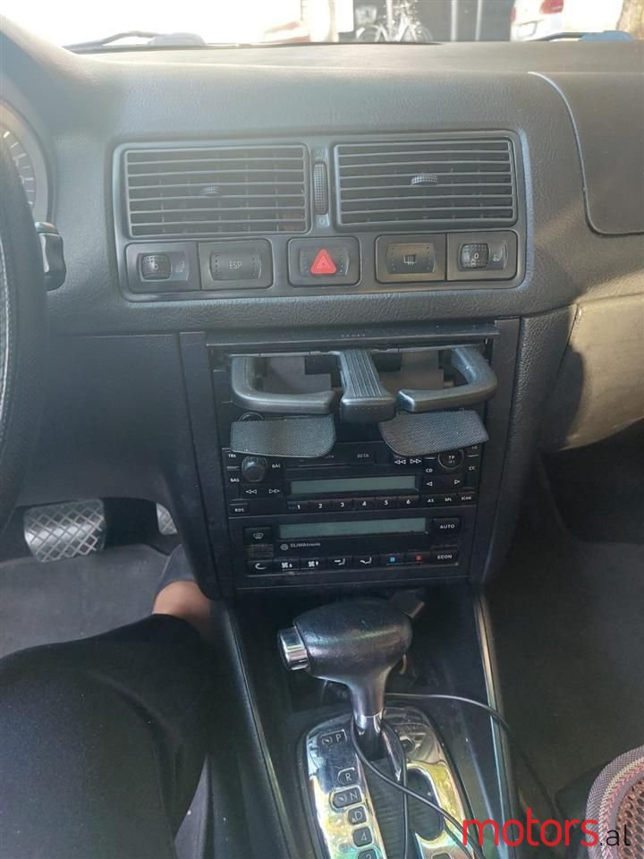 2002' Volkswagen Golf photo #6