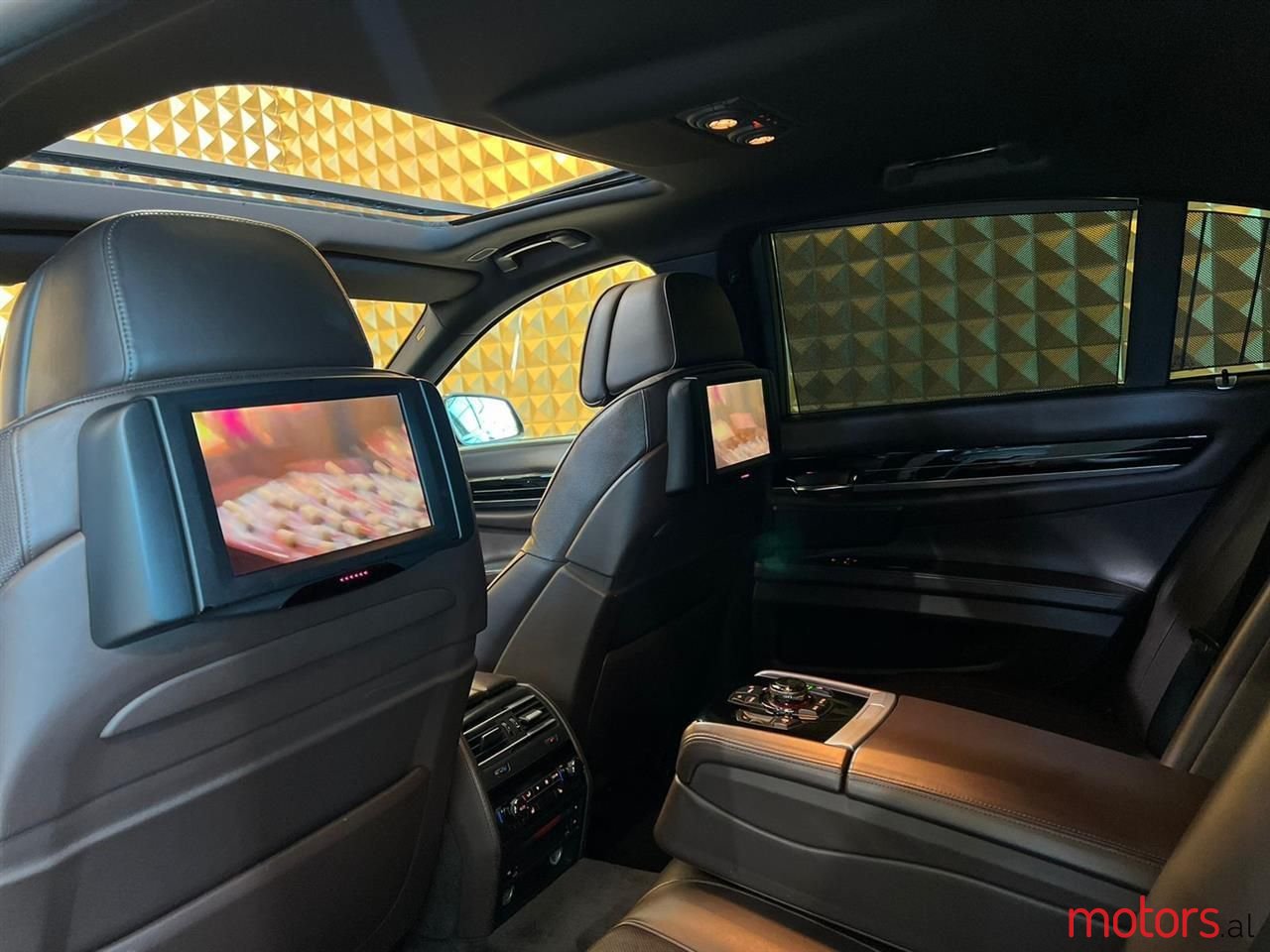 2011' BMW 740 photo #6