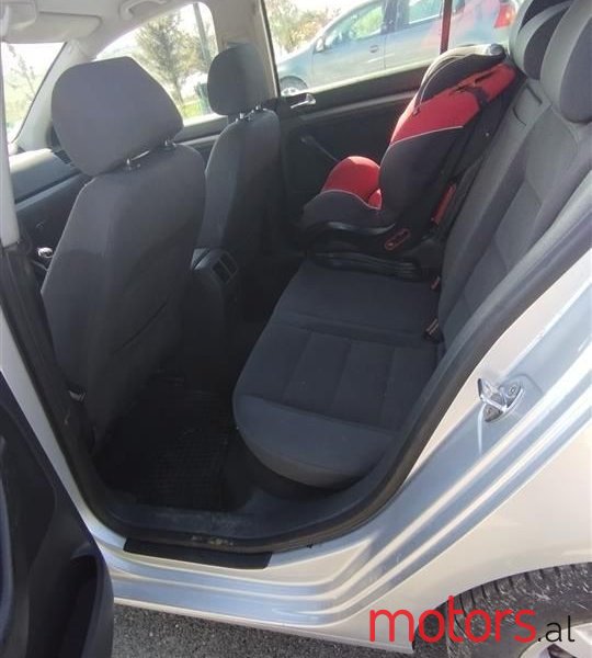 2005' Volkswagen Golf photo #3