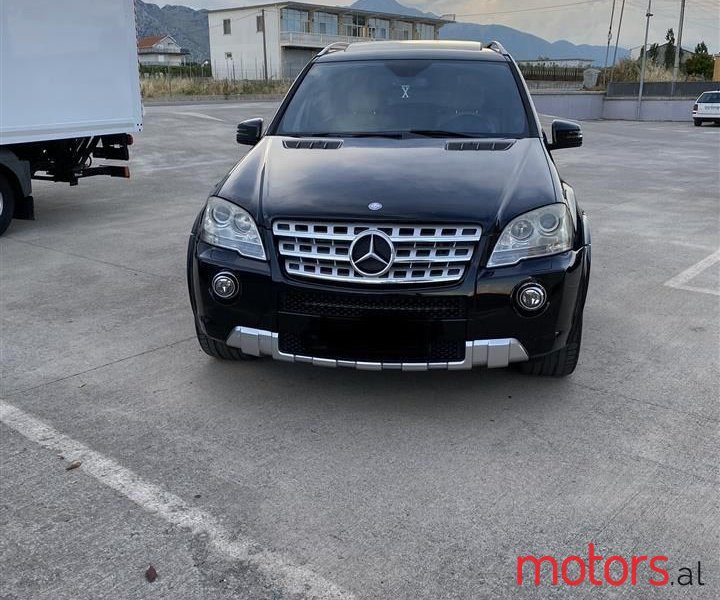 2010' Mercedes-Benz ML 300 photo #2