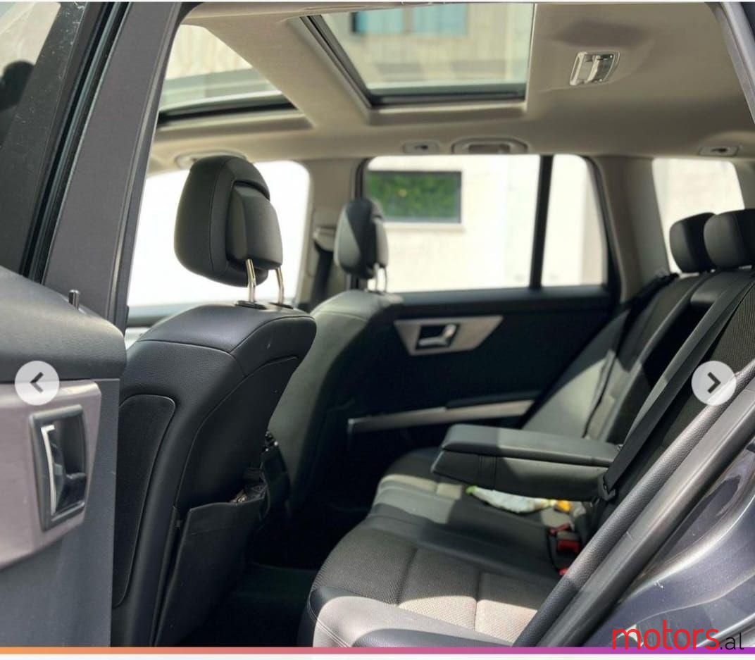 2011' Mercedes-Benz 320 photo #6