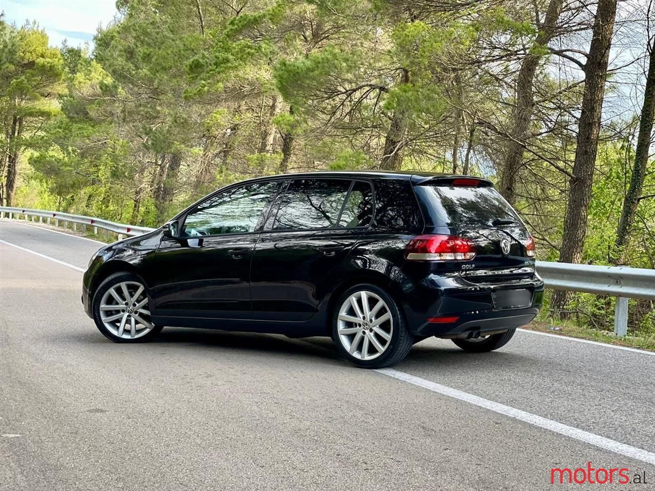 2010' Volkswagen Golf photo #2