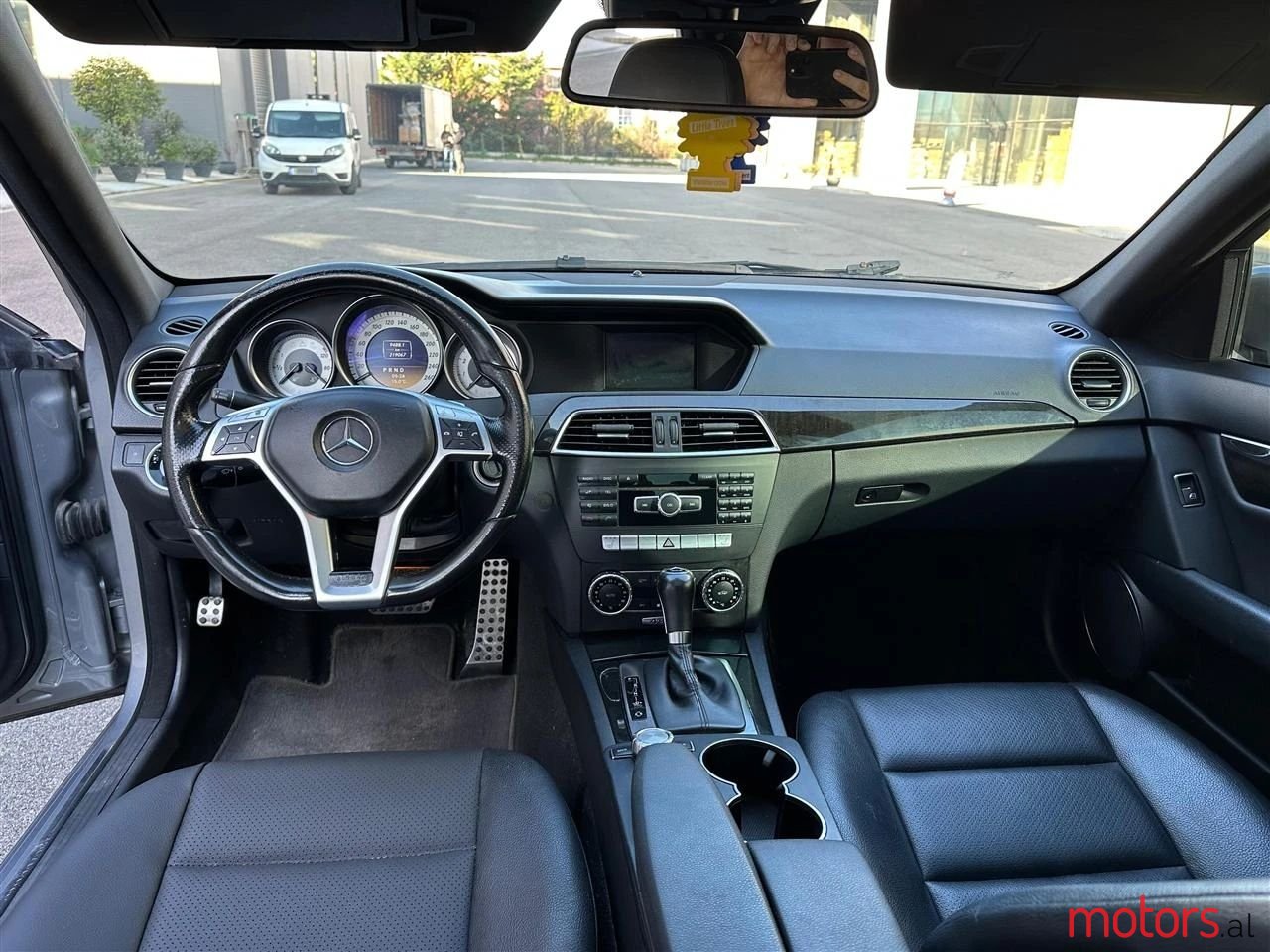 2012' Mercedes-Benz C 300 photo #3