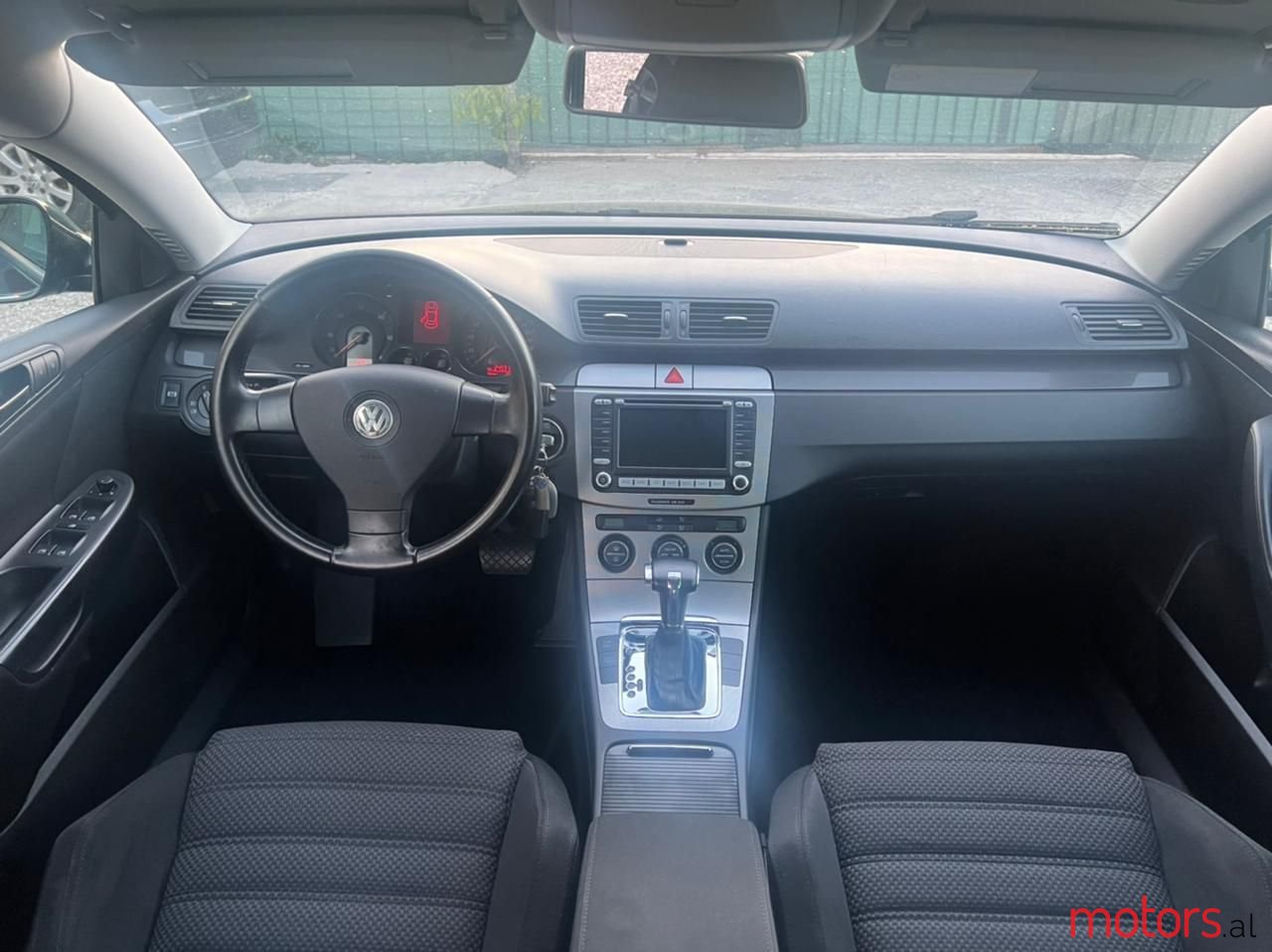 2007' Volkswagen Passat photo #3