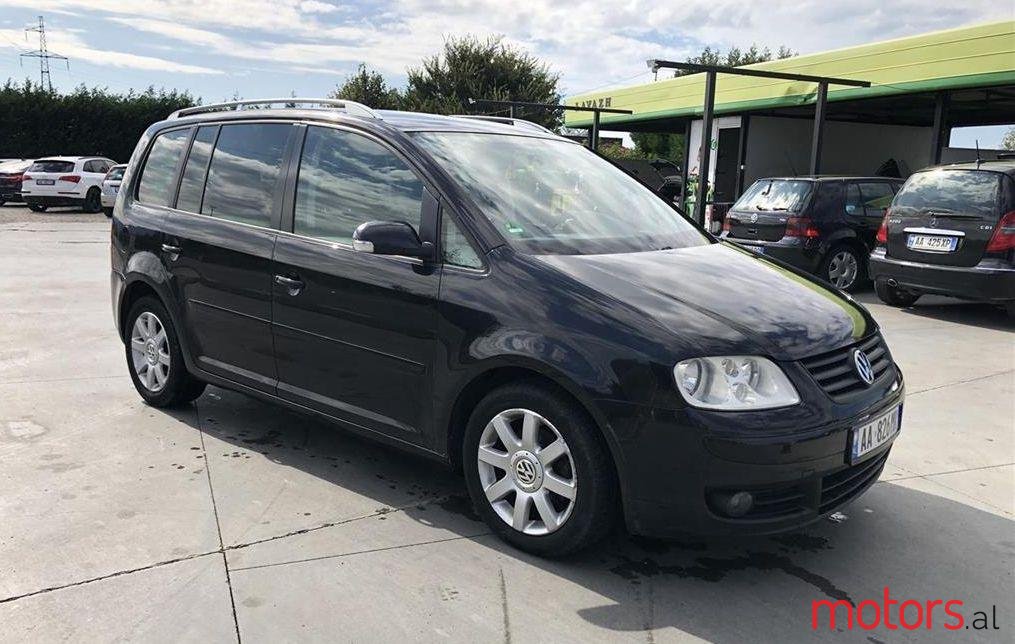 2004' Volkswagen Touran photo #1