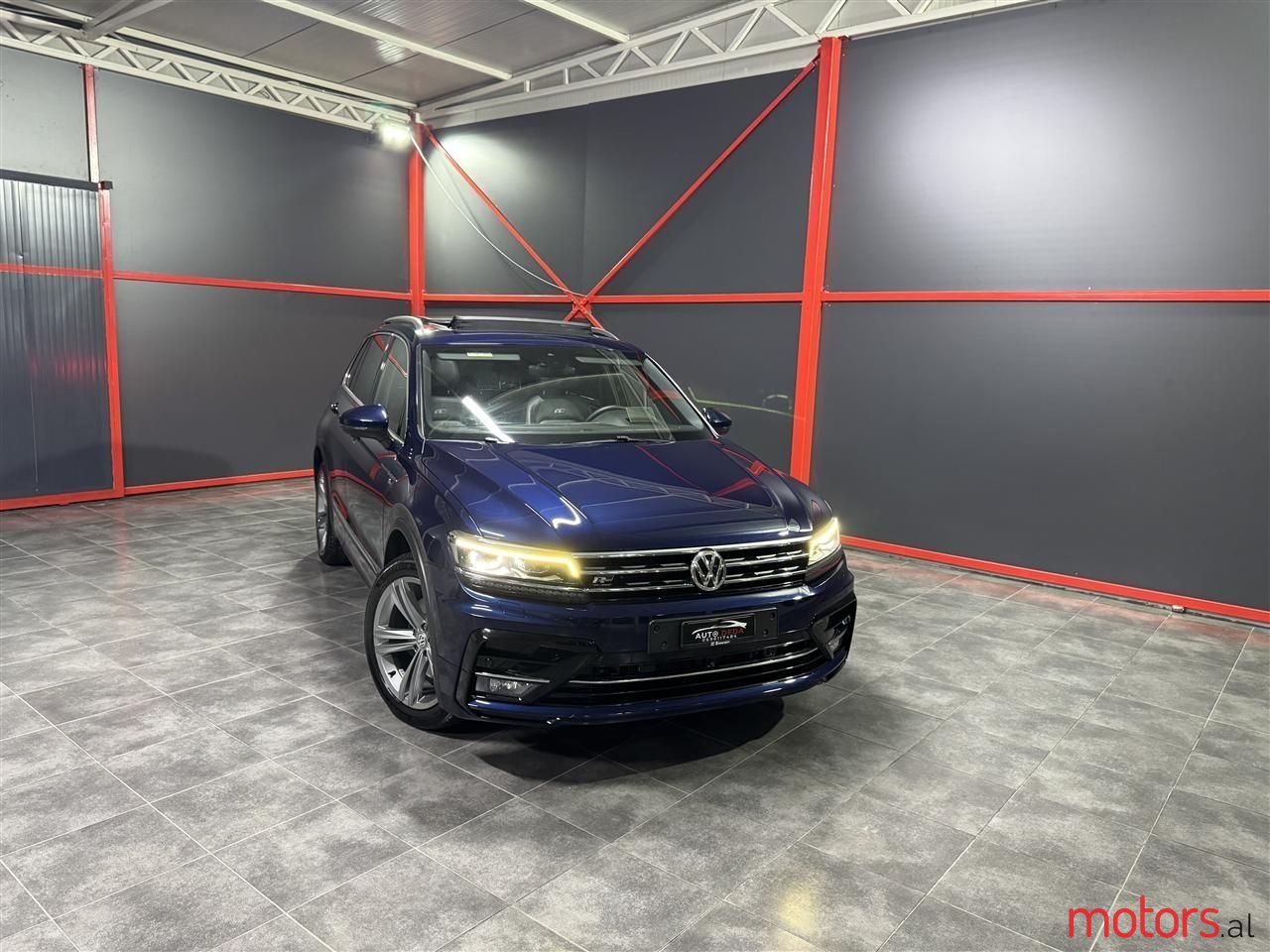 2018' Volkswagen Tiguan photo #1