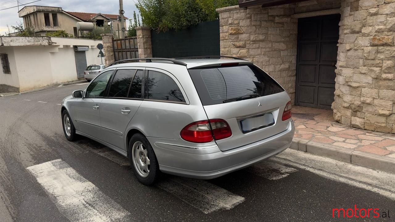 2005' Mercedes-Benz E 220 photo #2