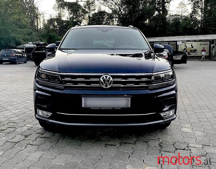 2018' Volkswagen Tiguan photo #5