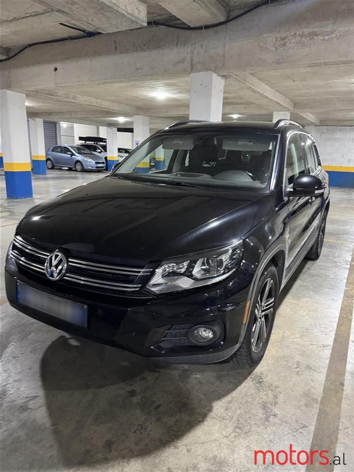 2017' Volkswagen Tiguan photo #1