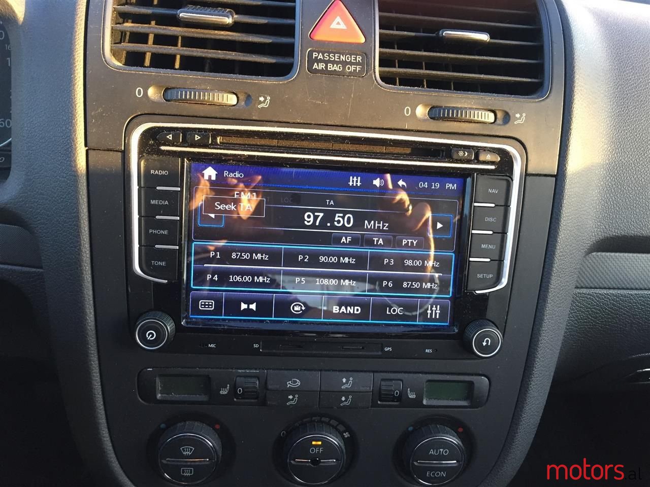 2004' Volkswagen Golf photo #3