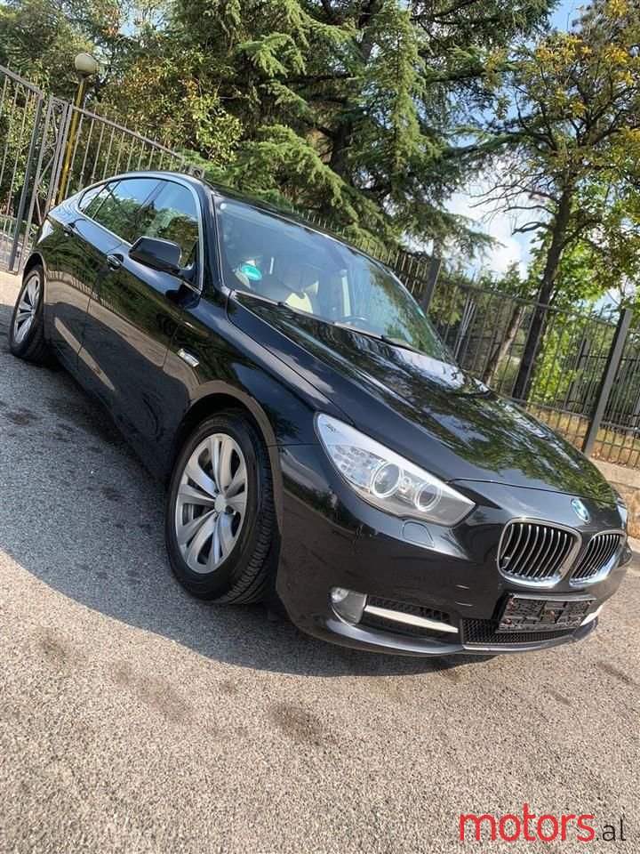 2011' BMW 530 photo #1