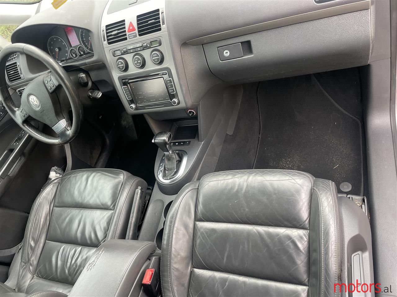 2008' Volkswagen Touran photo #3