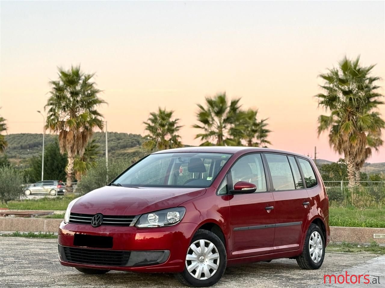 2012' Volkswagen Touran photo #1