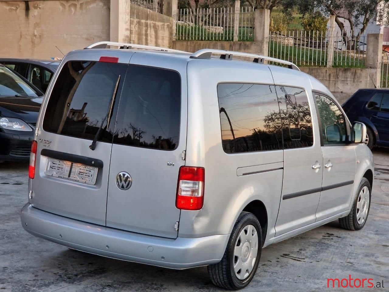 2009' Volkswagen Caddy photo #6