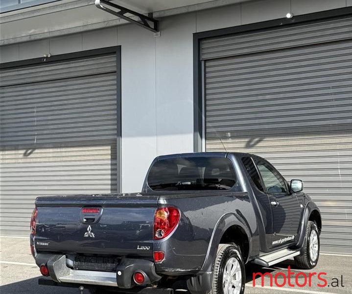 2010' Mitsubishi L200 photo #6