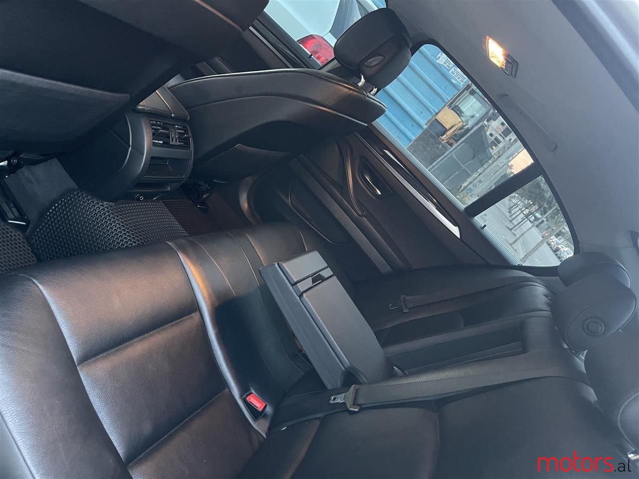 2012' BMW 520 photo #4