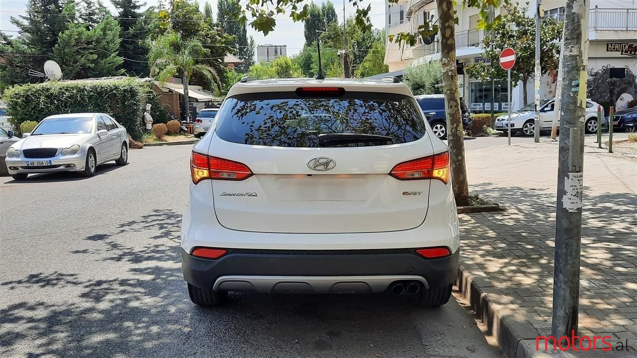 2013' Hyundai Santa Fe photo #3