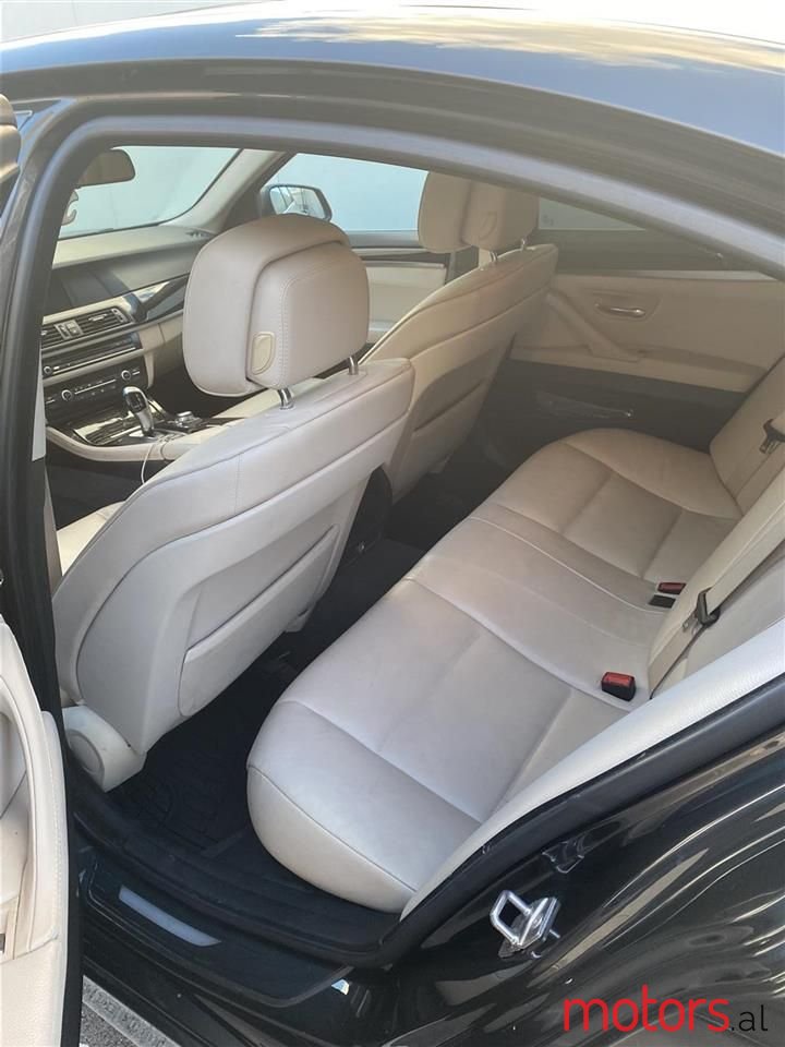 2011' BMW 528 photo #4