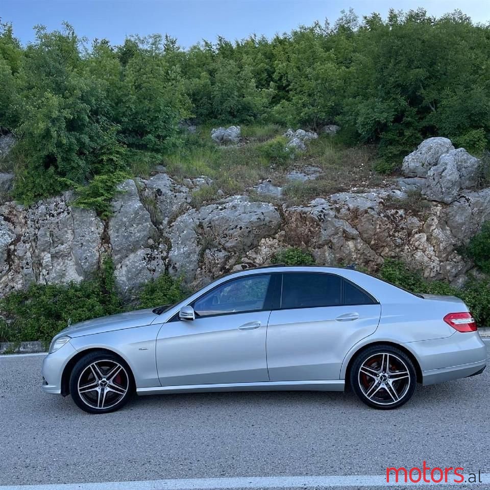 2011' Mercedes-Benz E 350 photo #6