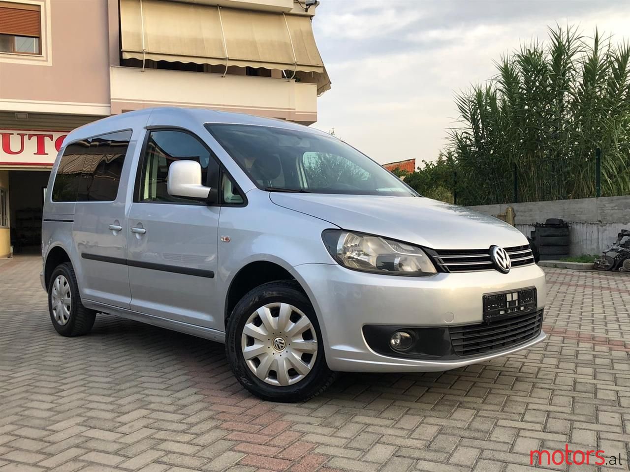 2011' Volkswagen Caddy photo #2