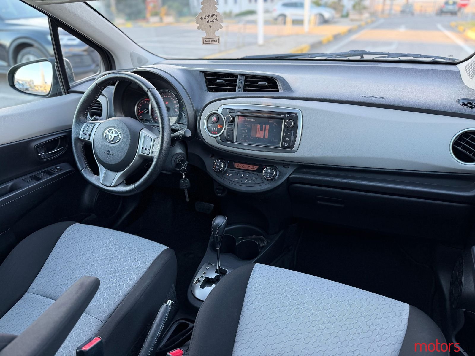 2012' Toyota Yaris photo #2