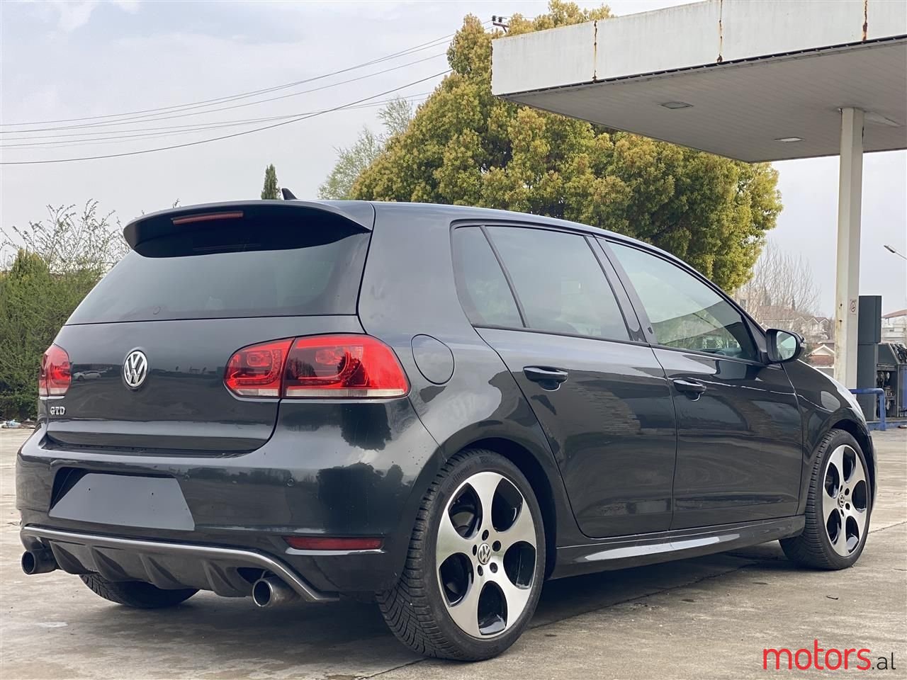 2011' Volkswagen Golf photo #3