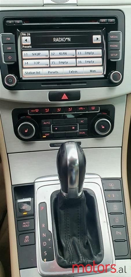 2011' Volkswagen Passat photo #4