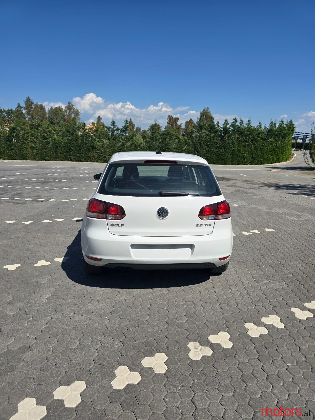 2010' Volkswagen Golf photo #1