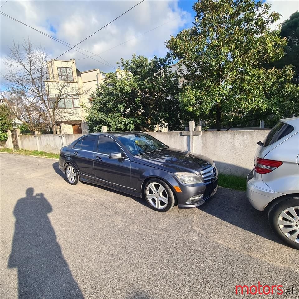 2011' Mercedes-Benz C 300 photo #3