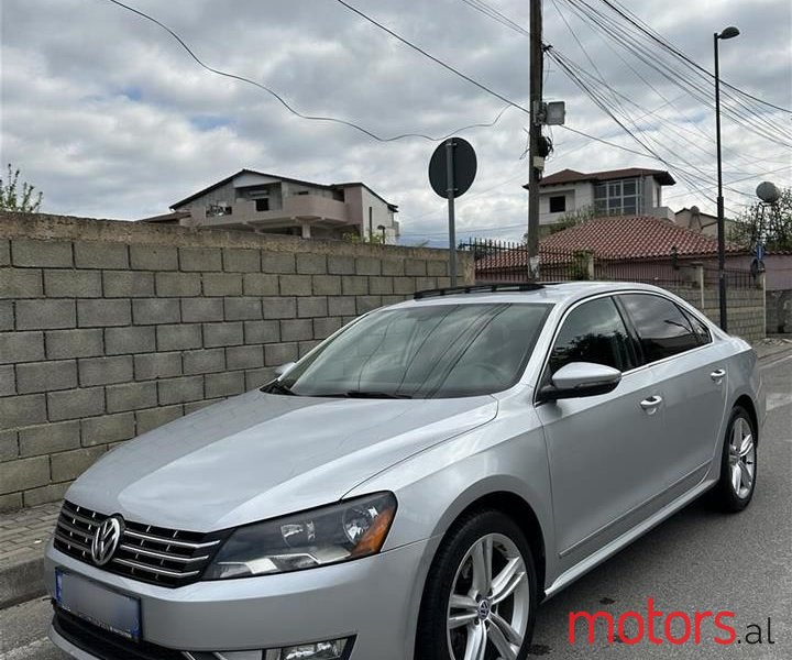 2013' Volkswagen Passat photo #3