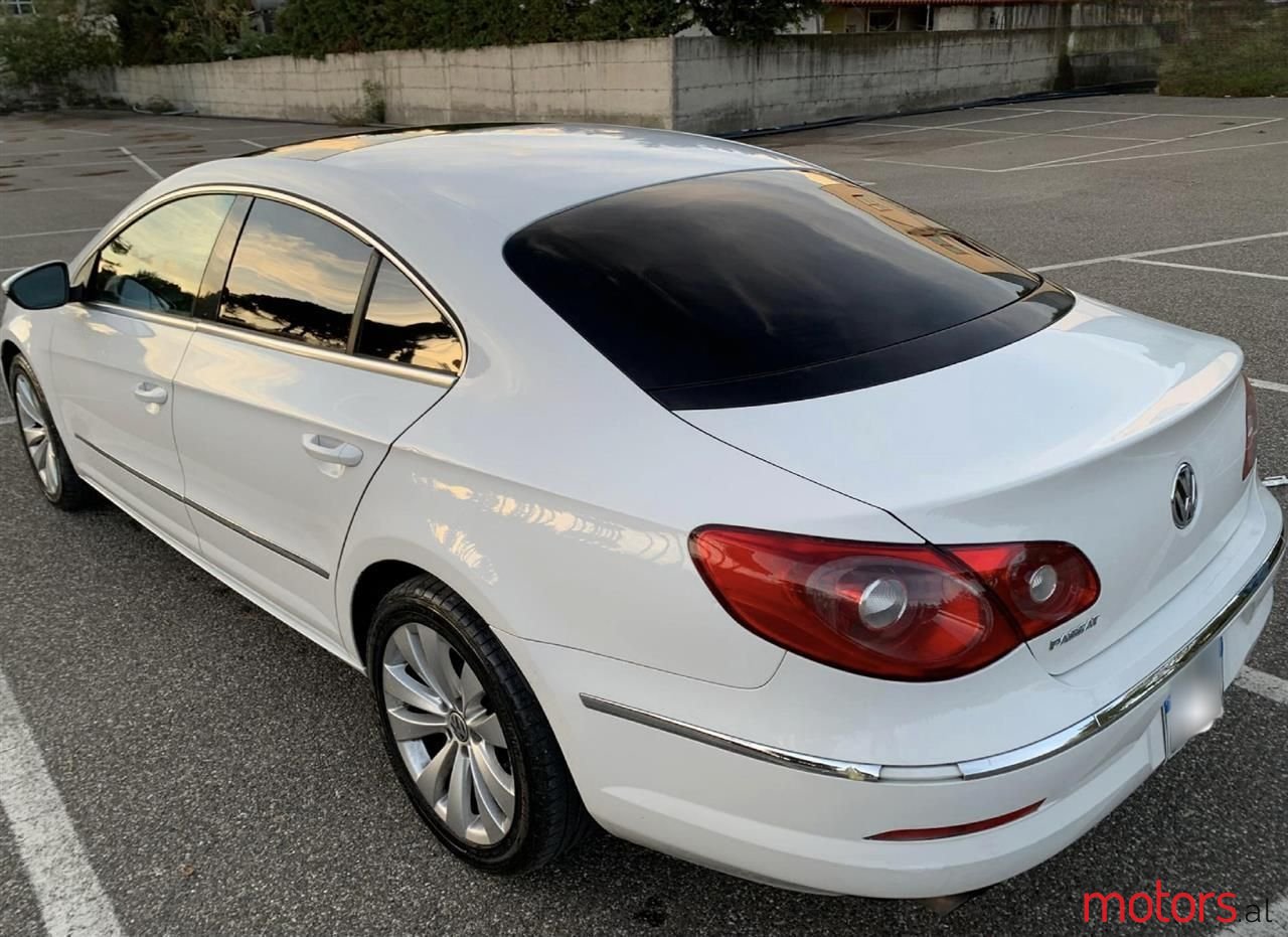 2009' Volkswagen Passat photo #6