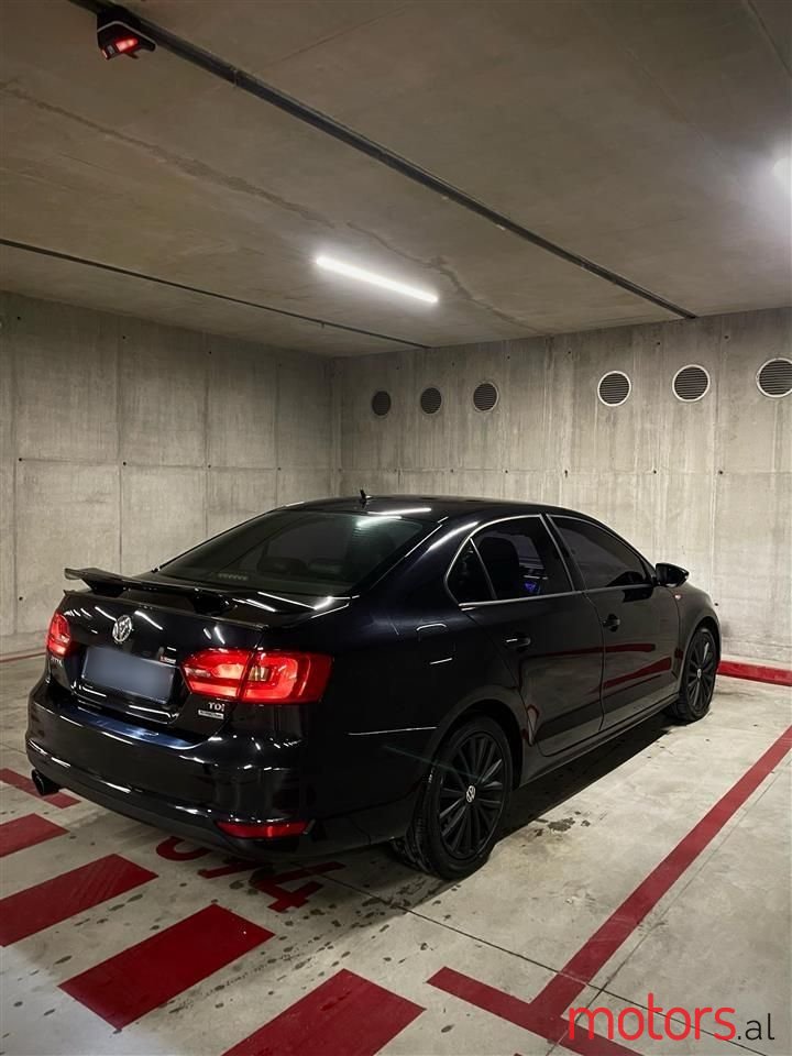 2012' Volkswagen Jetta photo #5