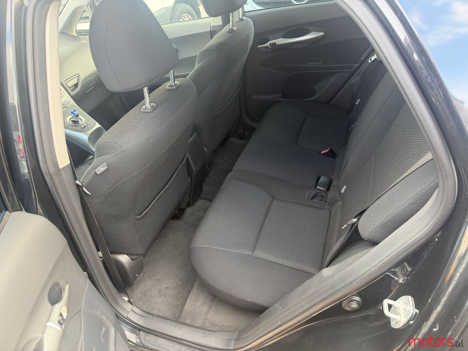 2012' Toyota Auris photo #3