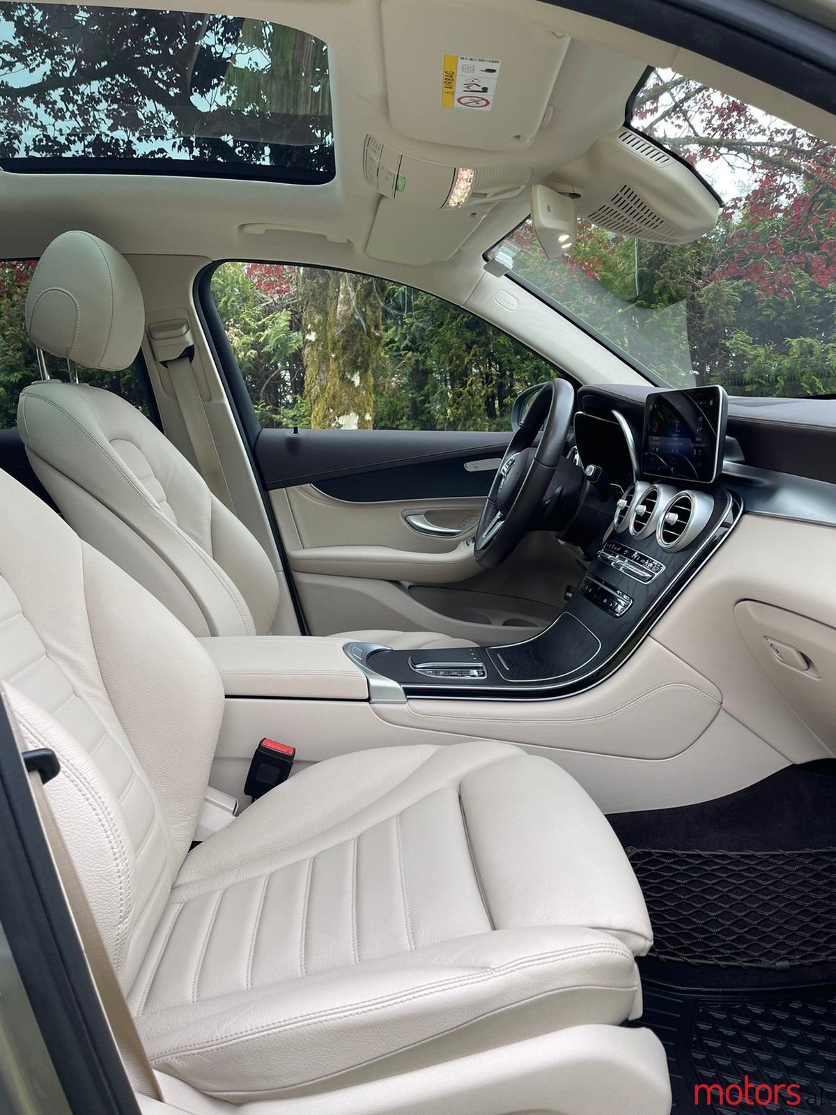 2020' Mercedes-Benz GLC 300 300e 4MATIC Premium Plus 2xAMG photo #2