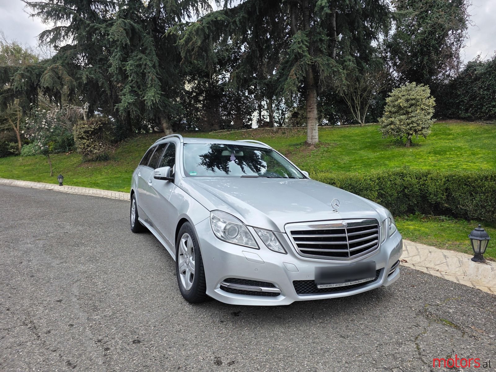 2012' Mercedes-Benz E 220 photo #3