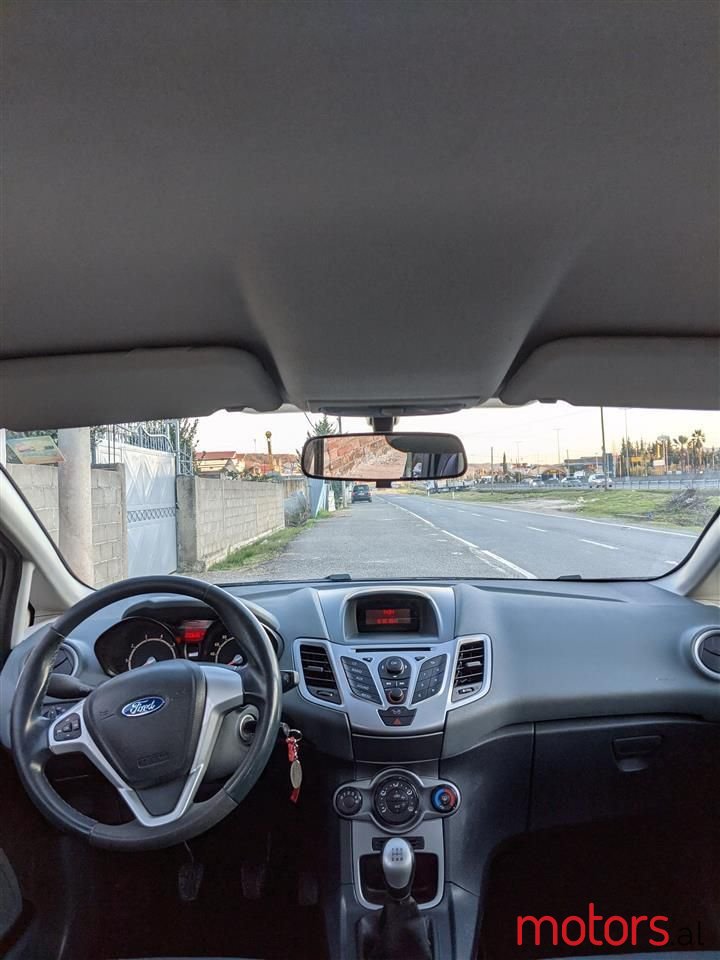 2012' Ford Fiesta photo #6