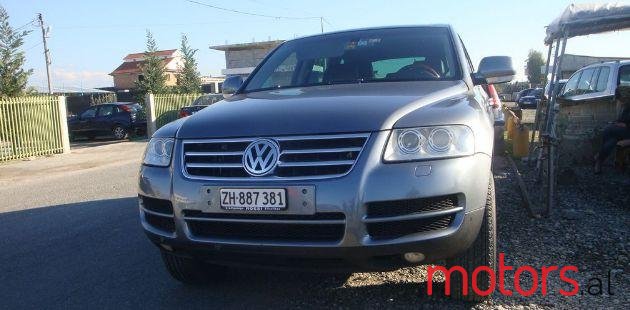 2005' Volkswagen Touareg photo #1