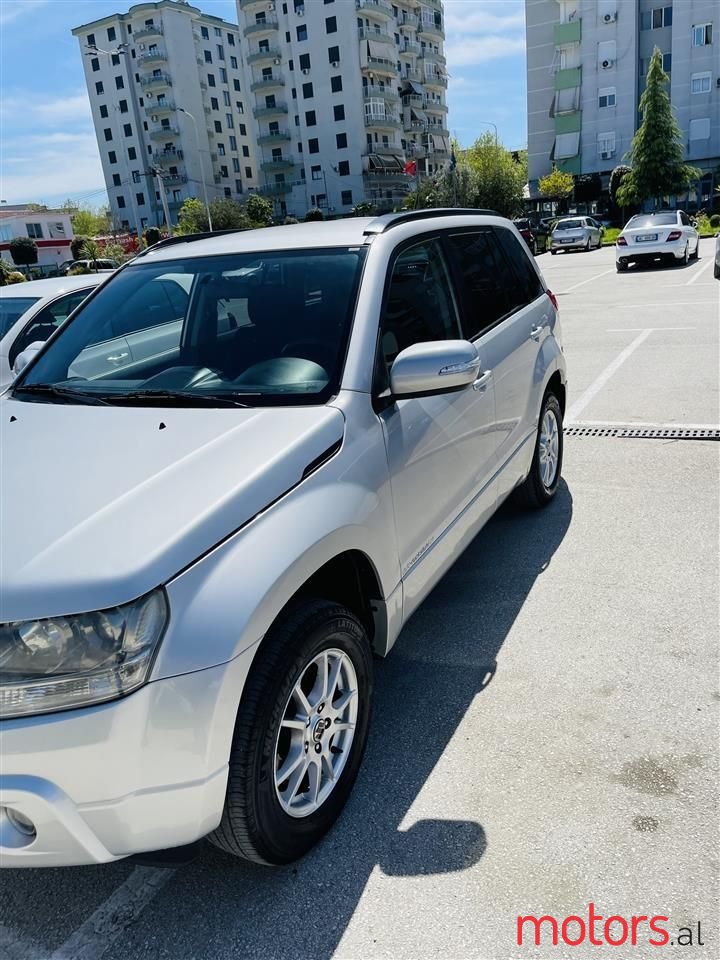 2010' Suzuki Grand Vitara photo #4