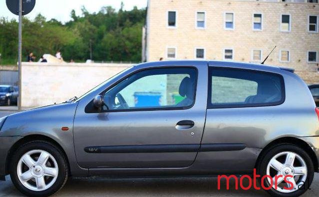 2002' Renault Clio photo #1
