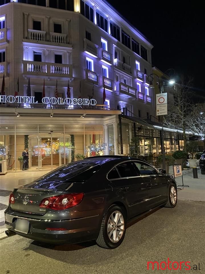 2011' Volkswagen Passat photo #6