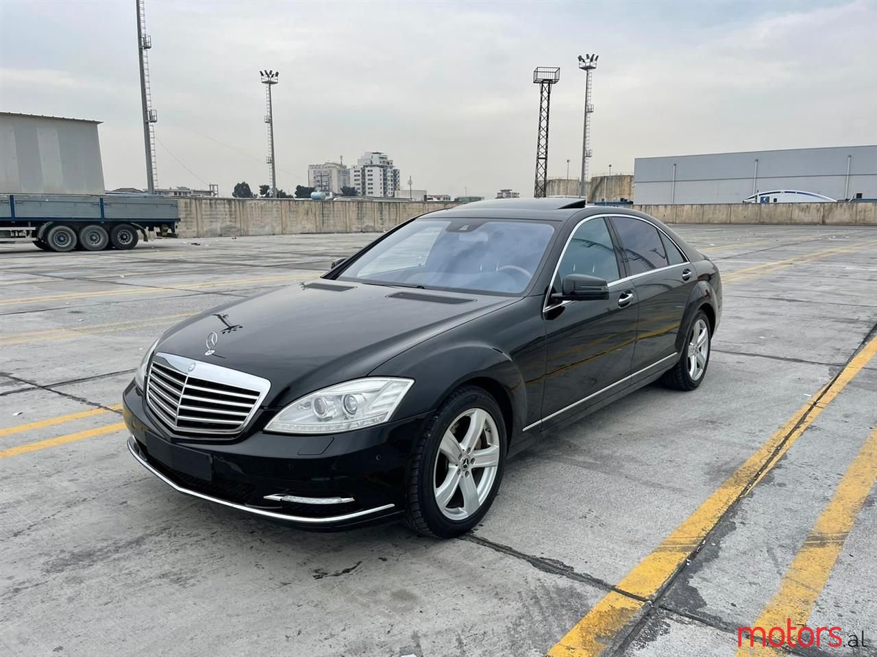 2011' Mercedes-Benz S 550 photo #1