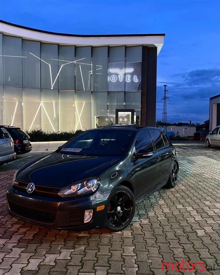 2011' Volkswagen Golf photo #1