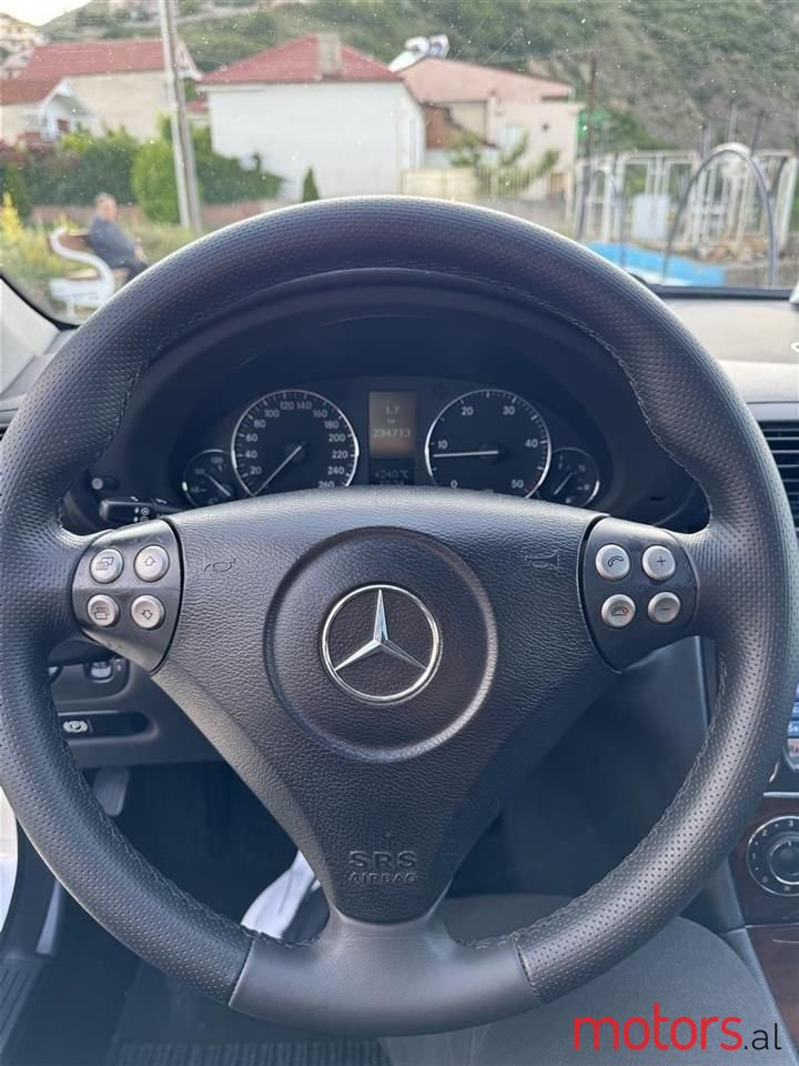 2005' Mercedes-Benz C 220 photo #3