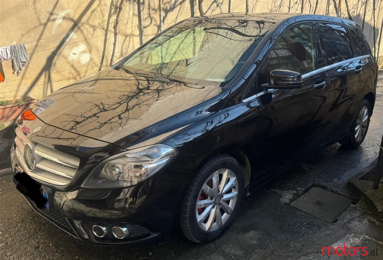 2012' Mercedes-Benz B 180 photo #2