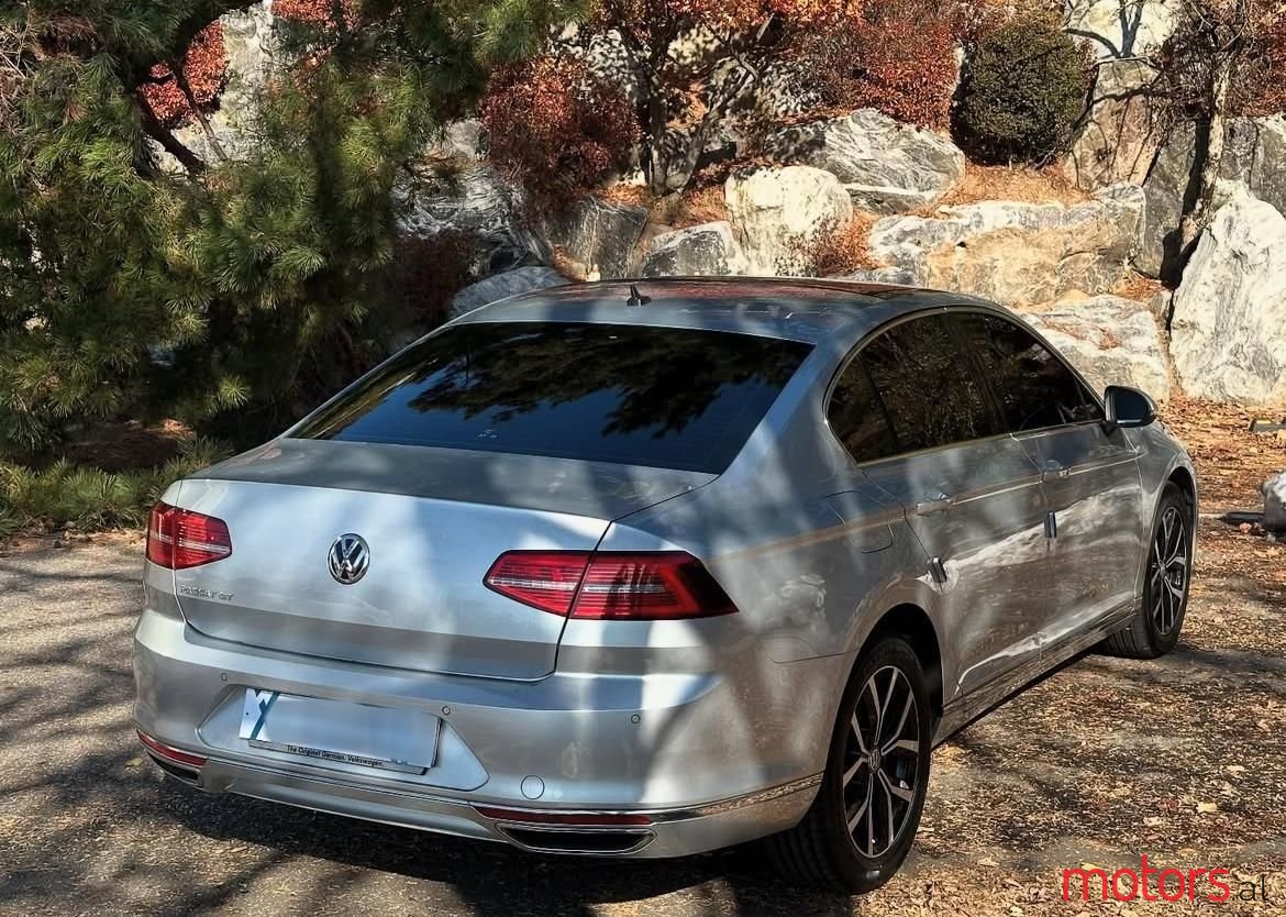 2018' Volkswagen Passat photo #3