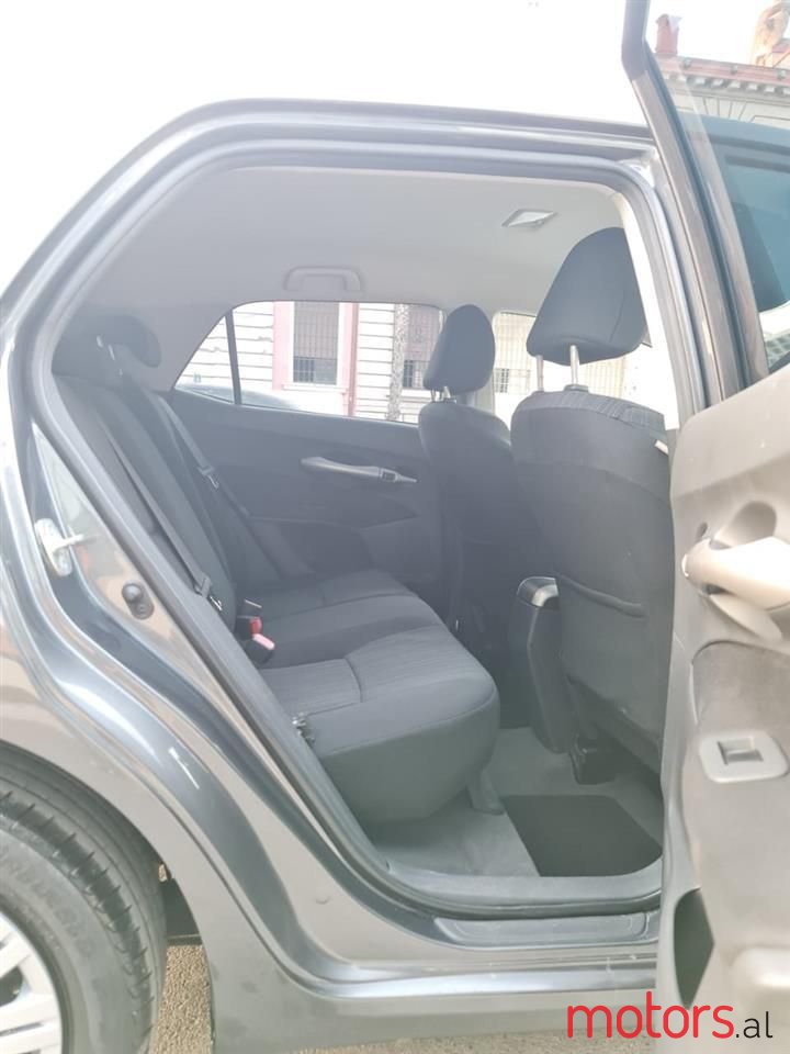 2007' Toyota Auris photo #5