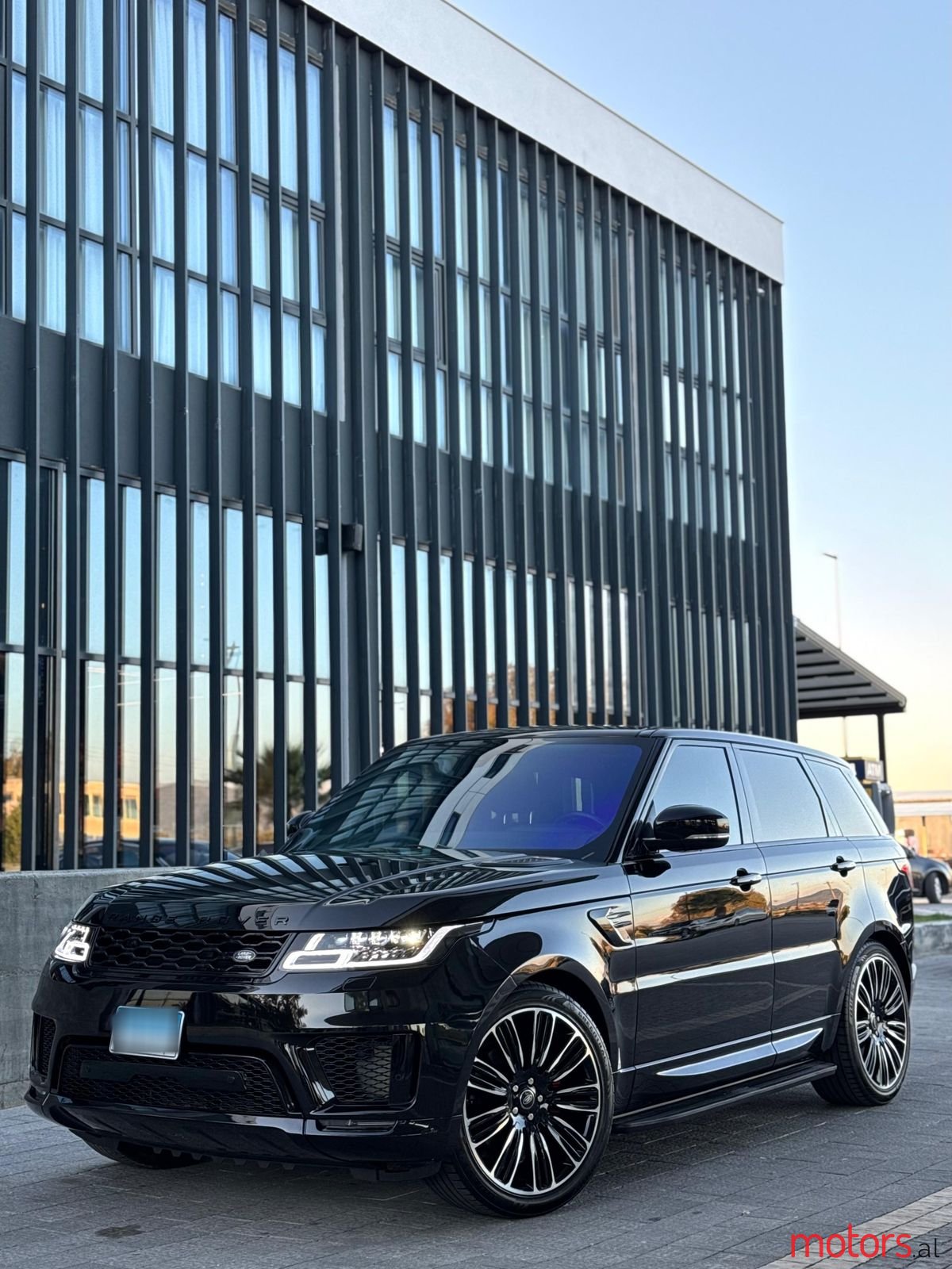 2016' Land Rover Range Rover Sport photo #1